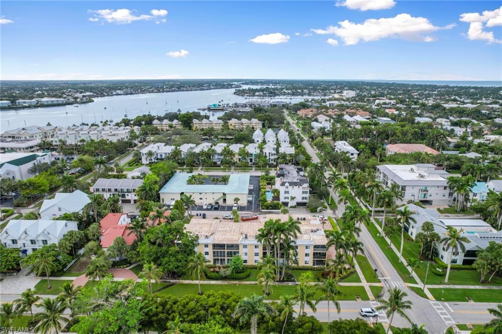 NEAPOLITAN CLUB - Residential