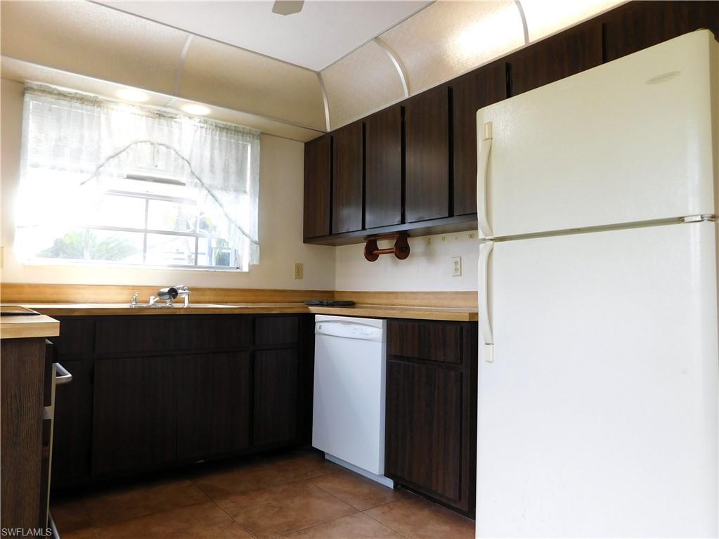 BEACON SQUARE - Residential Lease