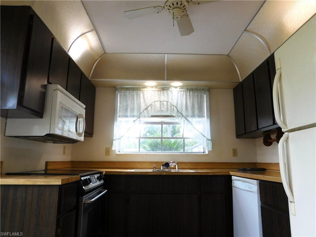 BEACON SQUARE - Residential Lease