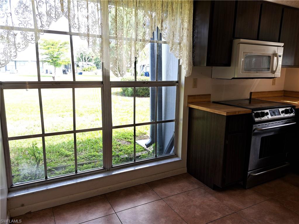 BEACON SQUARE - Residential Lease