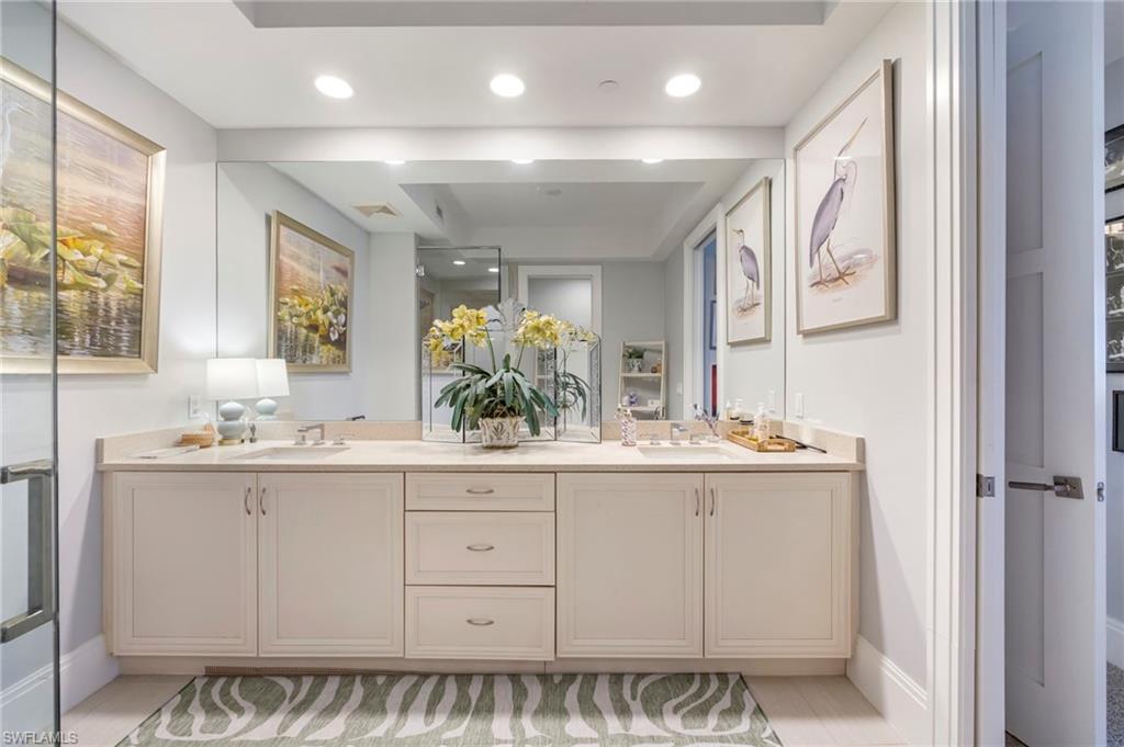 NAPLES SQUARE - Residential