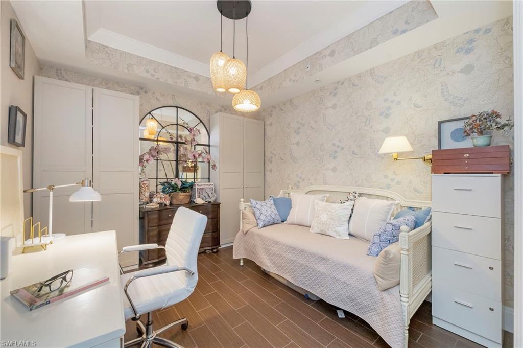 NAPLES SQUARE - Residential