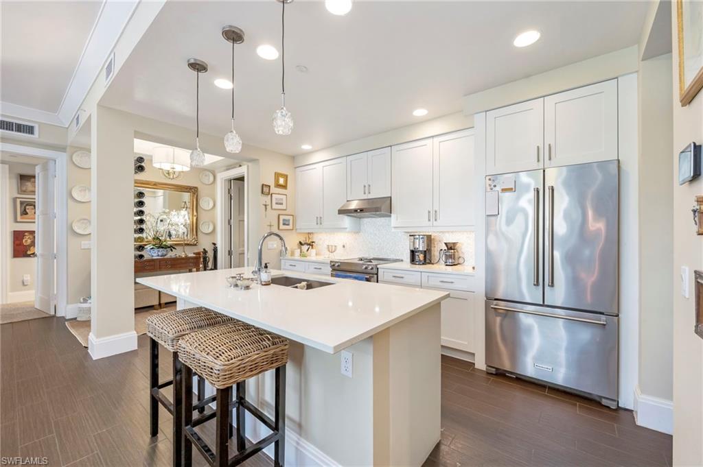 NAPLES SQUARE - Residential