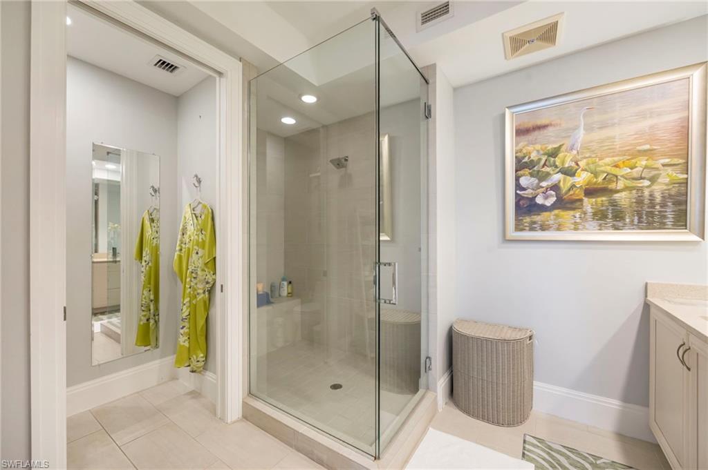 NAPLES SQUARE - Residential