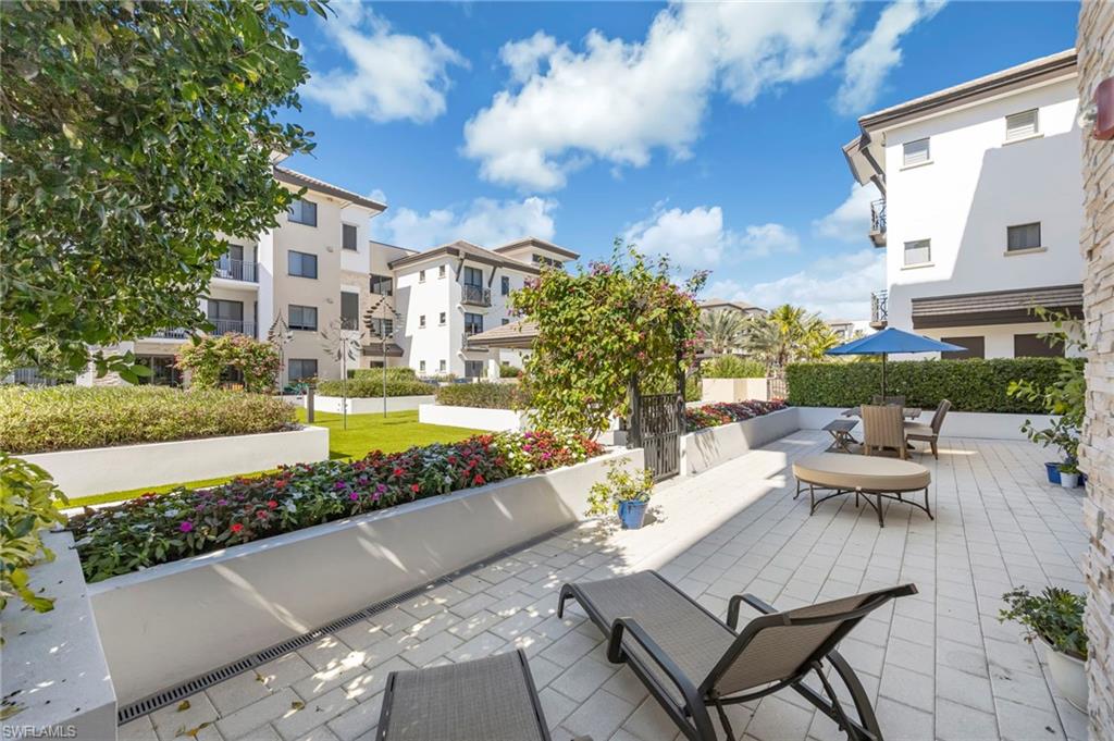 NAPLES SQUARE - Residential