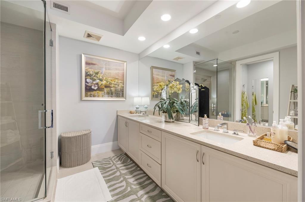 NAPLES SQUARE - Residential