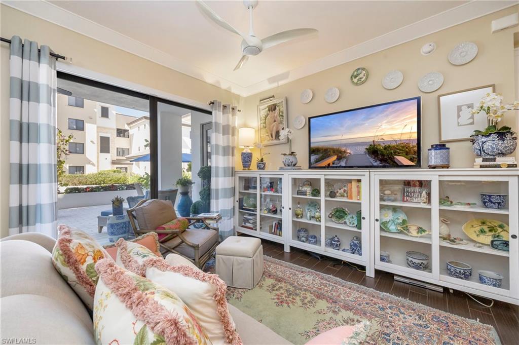 NAPLES SQUARE - Residential