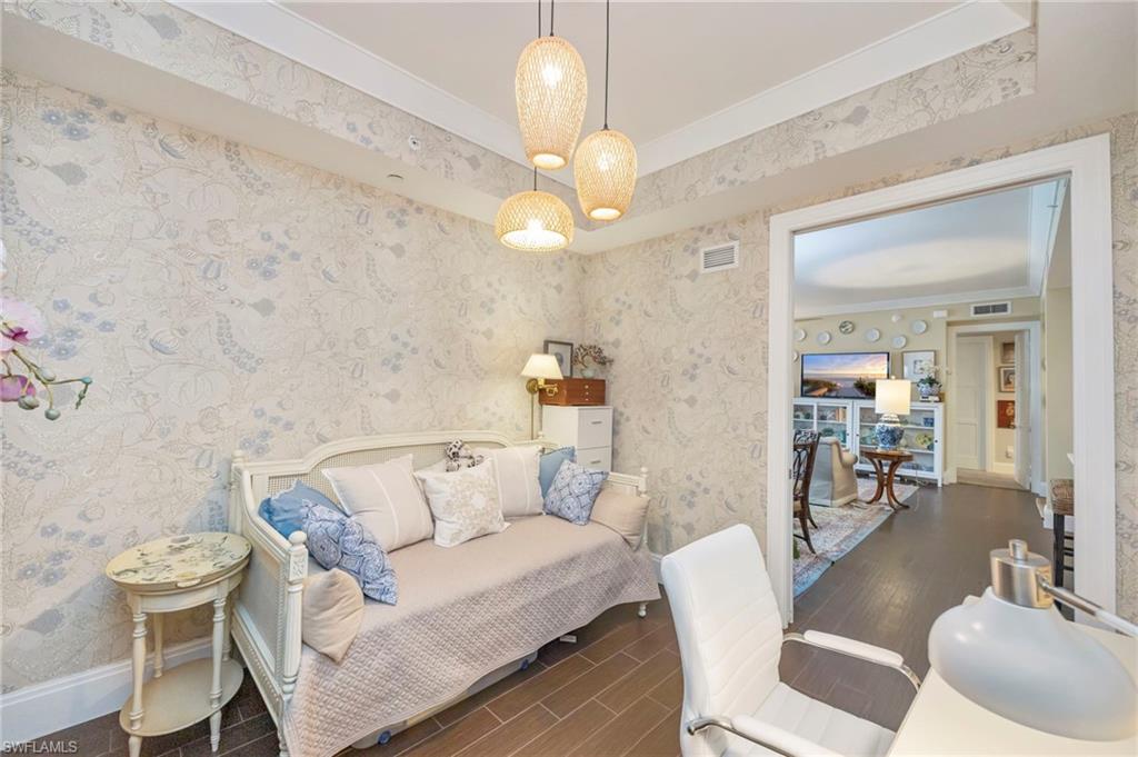 NAPLES SQUARE - Residential