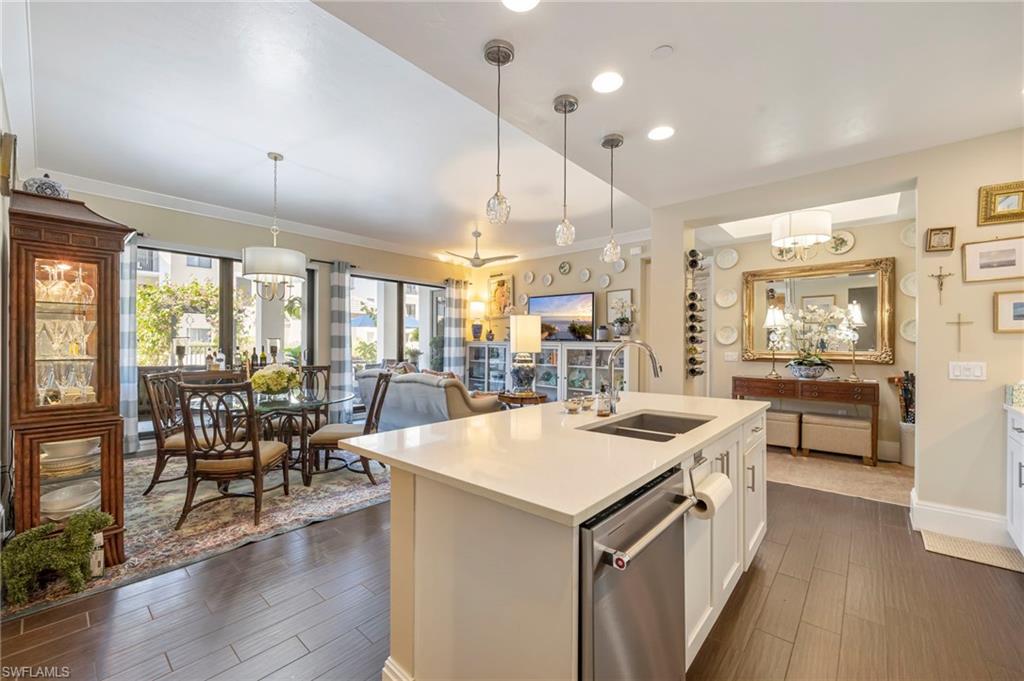 NAPLES SQUARE - Residential