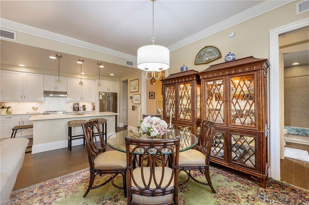 NAPLES SQUARE - Residential