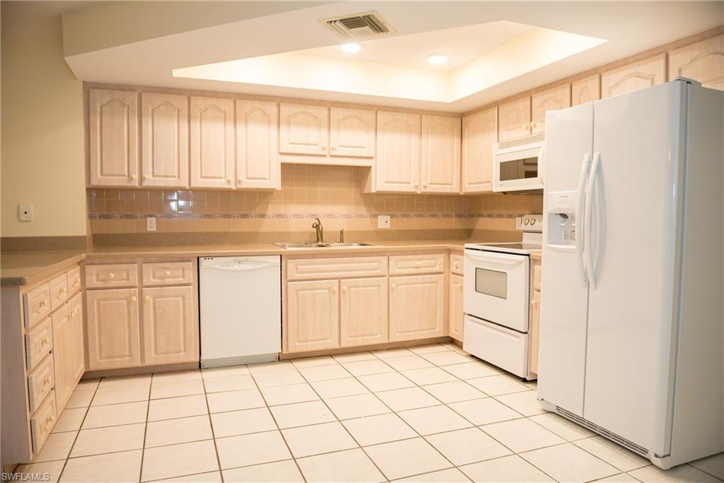 NAPLES TWIN LAKES - Residential