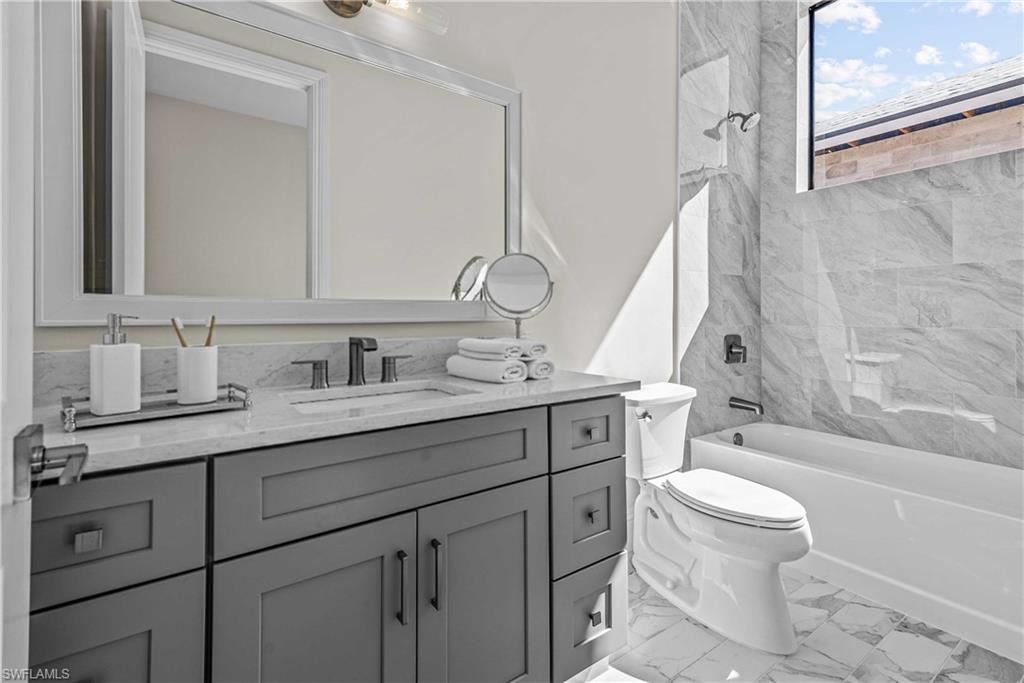 COUNTRY CLUB - Residential