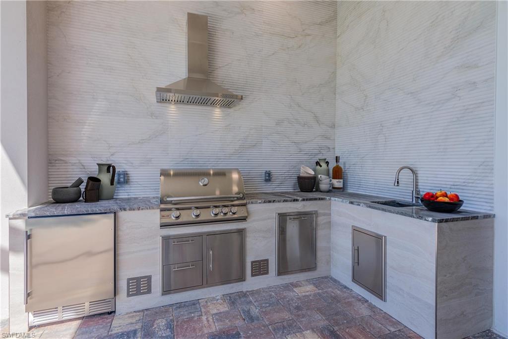 COUNTRY CLUB - Residential