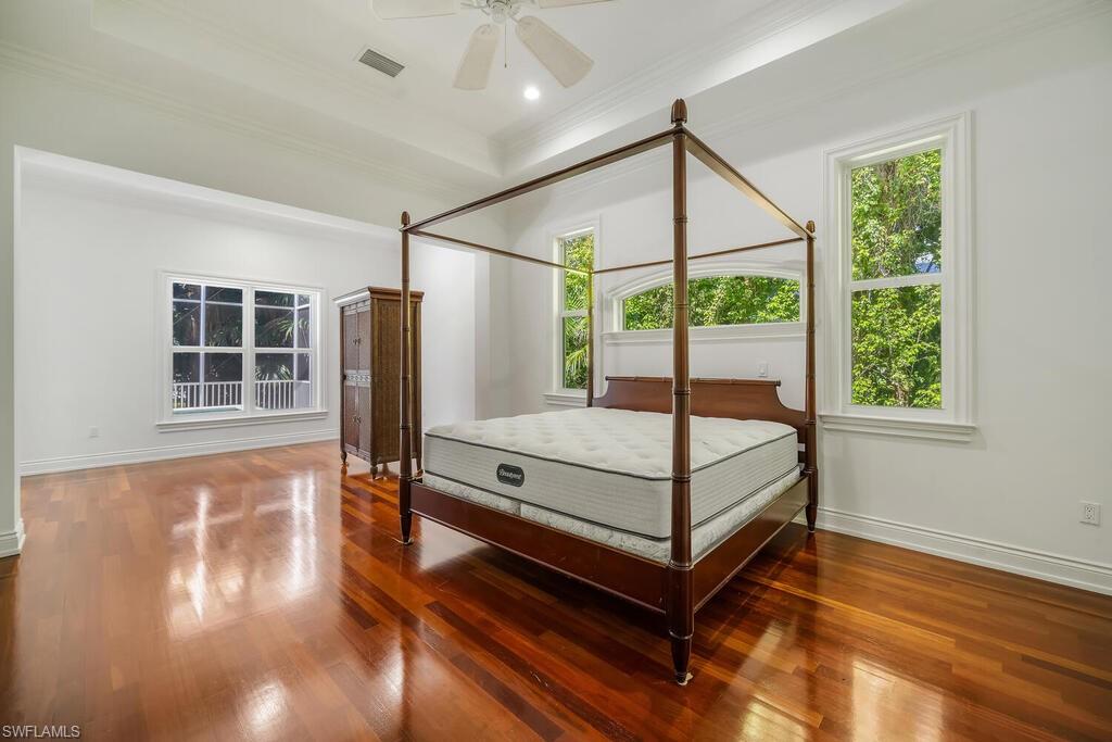 MOORINGS - Residential