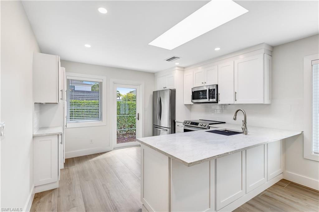 COLONIAL MANOR - Residential Lease