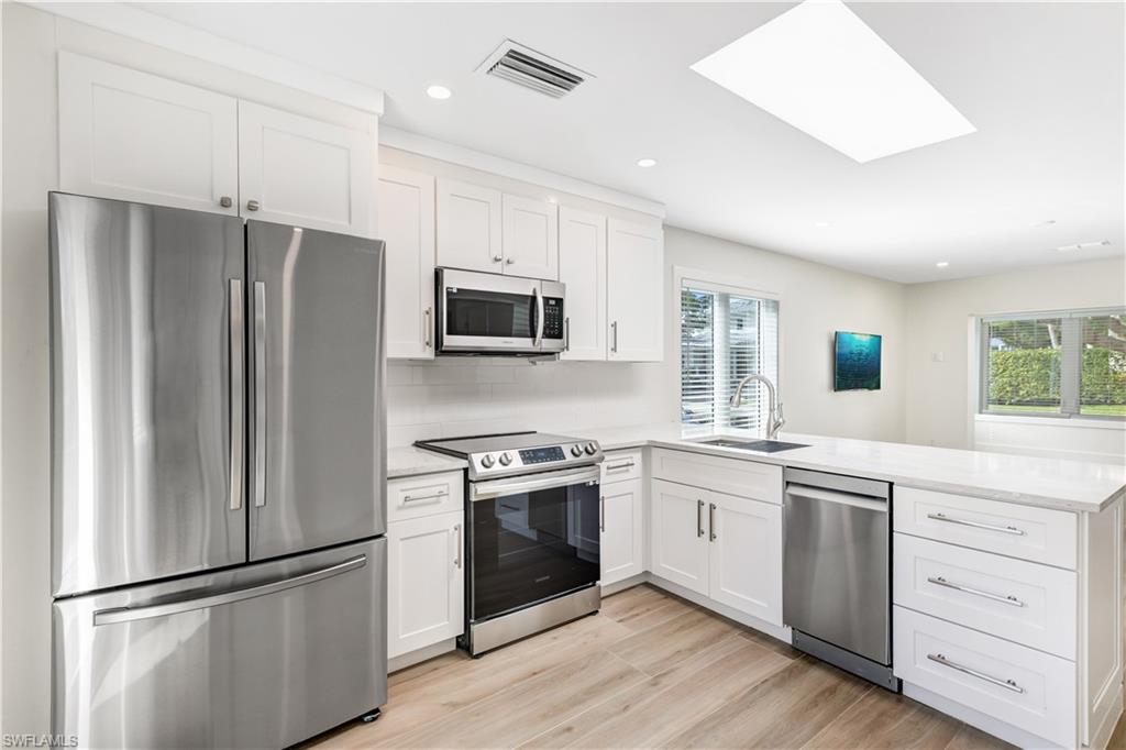 COLONIAL MANOR - Residential Lease