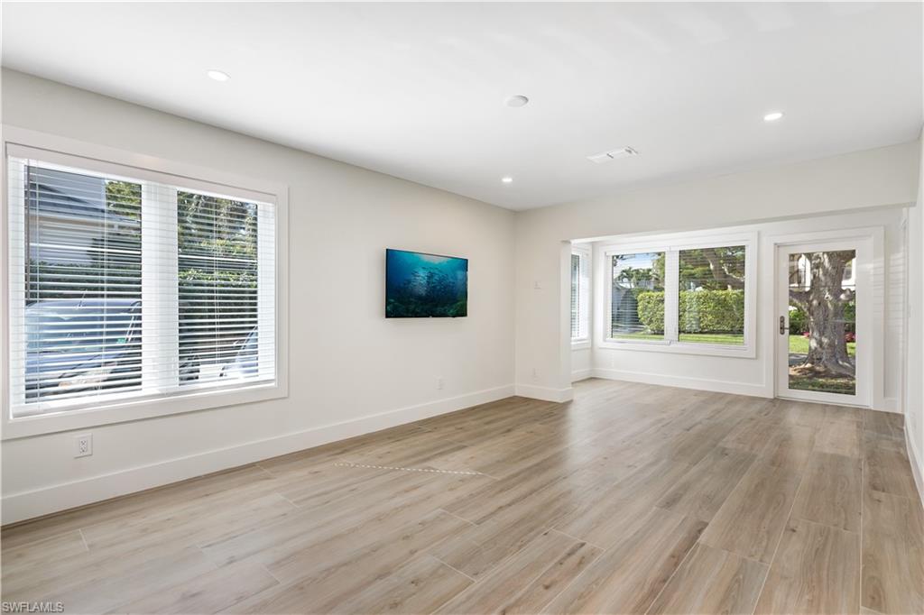 COLONIAL MANOR - Residential Lease