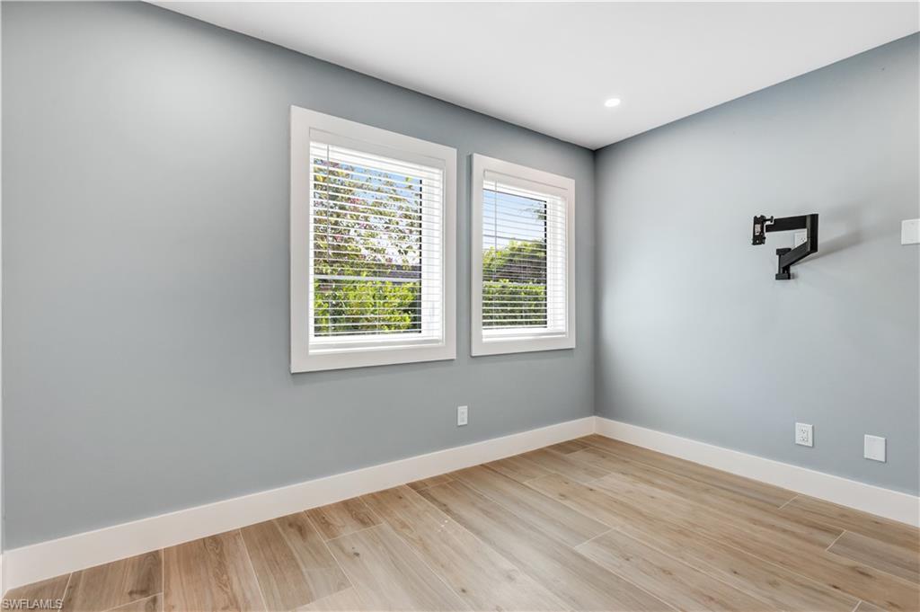 COLONIAL MANOR - Residential Lease