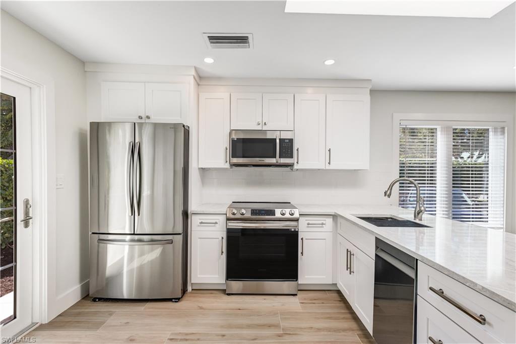 COLONIAL MANOR - Residential Lease