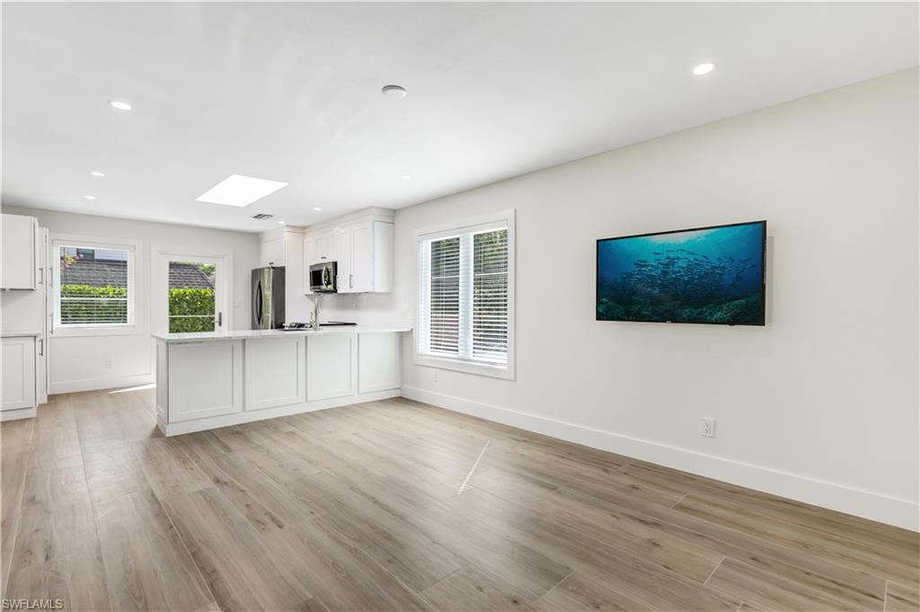 COLONIAL MANOR - Residential Lease