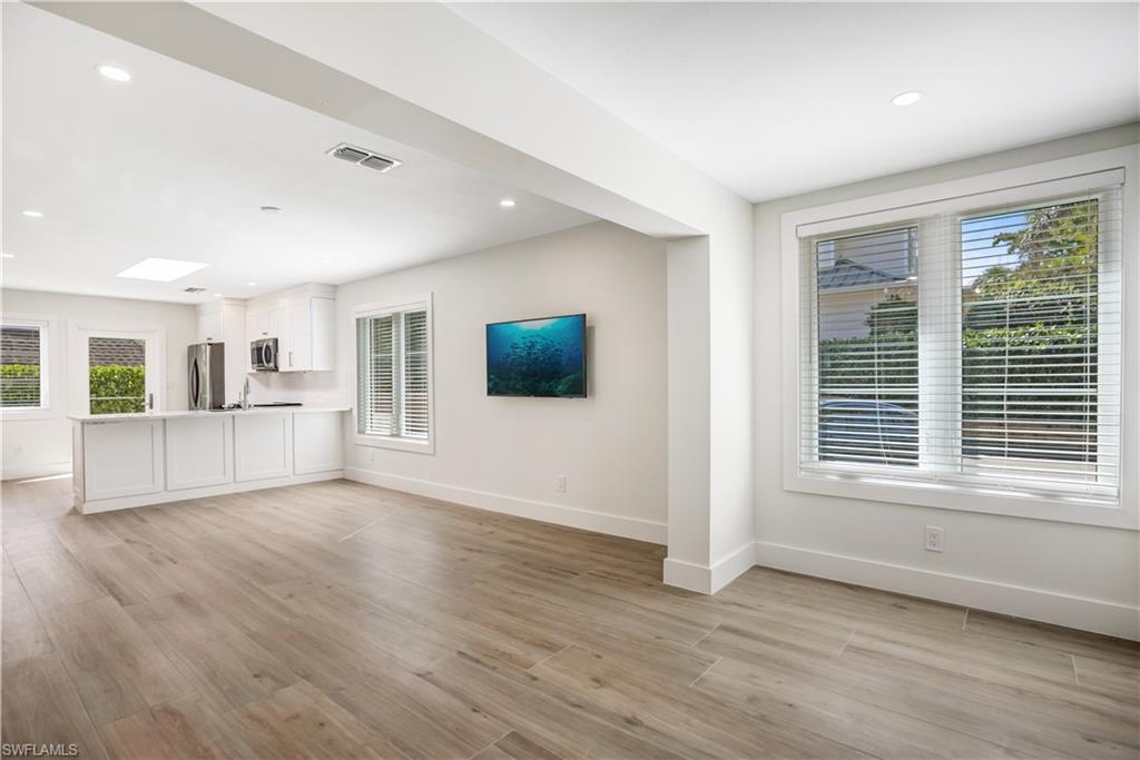 COLONIAL MANOR - Residential Lease