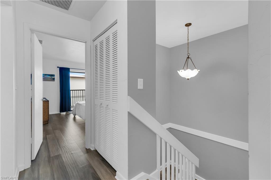 TOWN HOUSE SQUARE - Residential