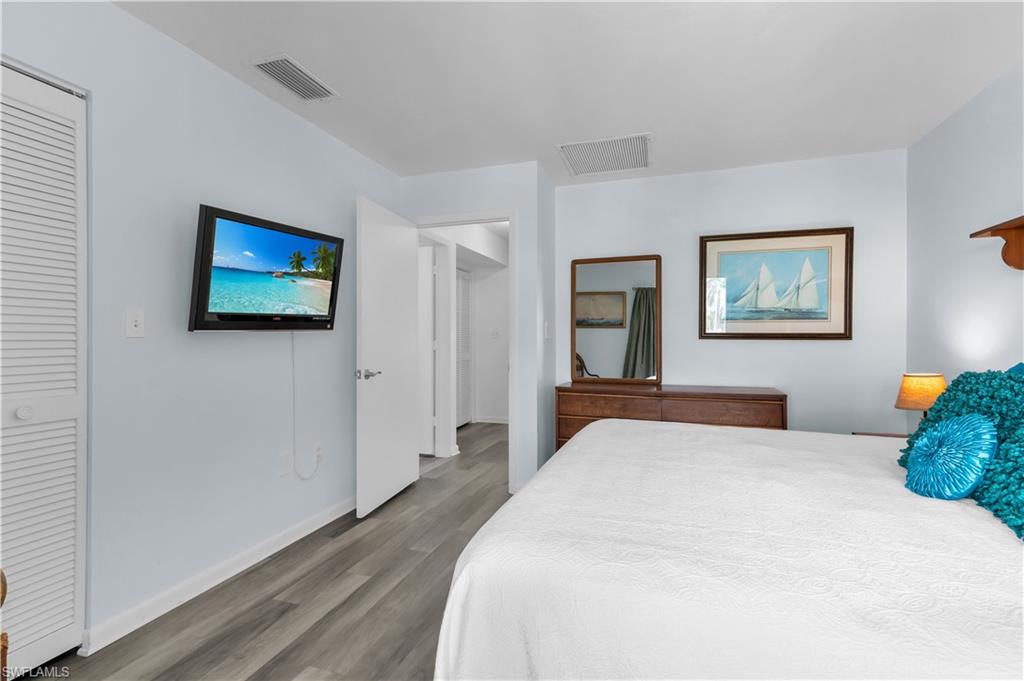 TOWN HOUSE SQUARE - Residential