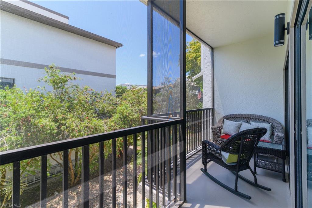 TOWN HOUSE SQUARE - Residential