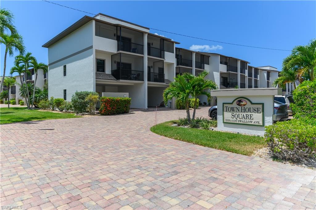 TOWN HOUSE SQUARE - Residential