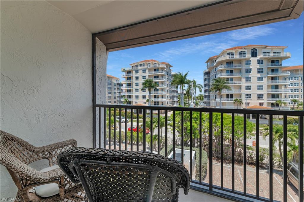 TOWN HOUSE SQUARE - Residential