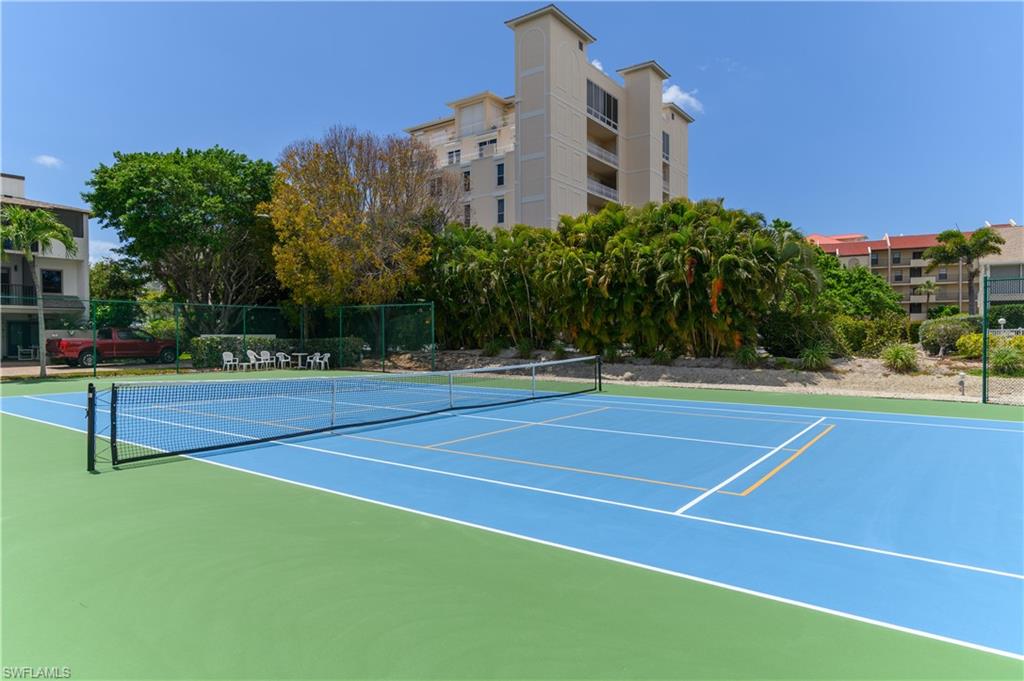 TOWN HOUSE SQUARE - Residential