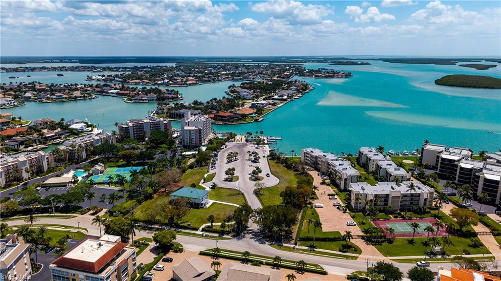 TOWN HOUSE SQUARE - Residential