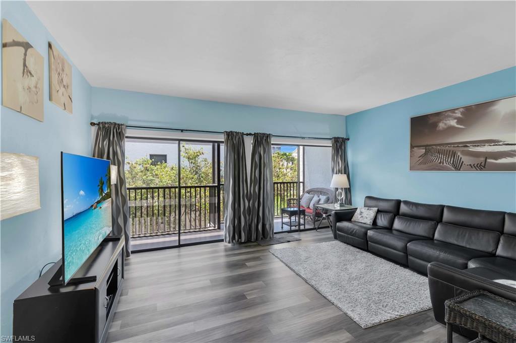 TOWN HOUSE SQUARE - Residential