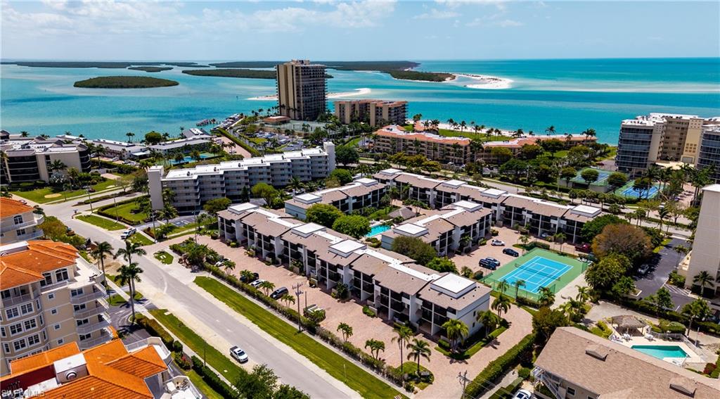 TOWN HOUSE SQUARE - Residential