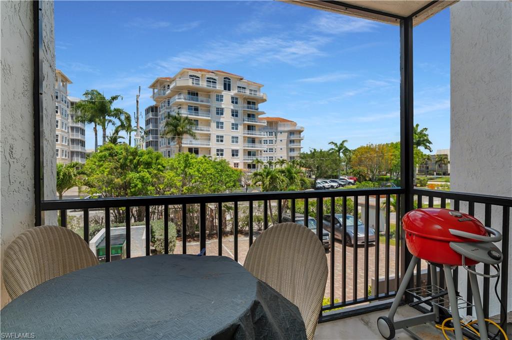 TOWN HOUSE SQUARE - Residential