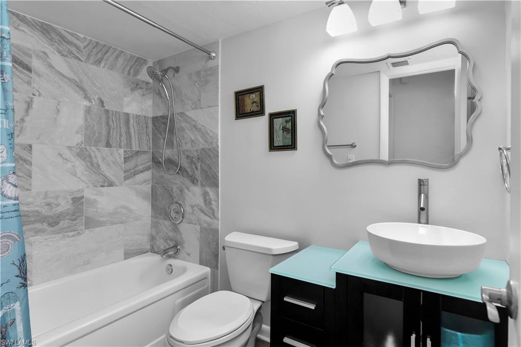 TOWN HOUSE SQUARE - Residential