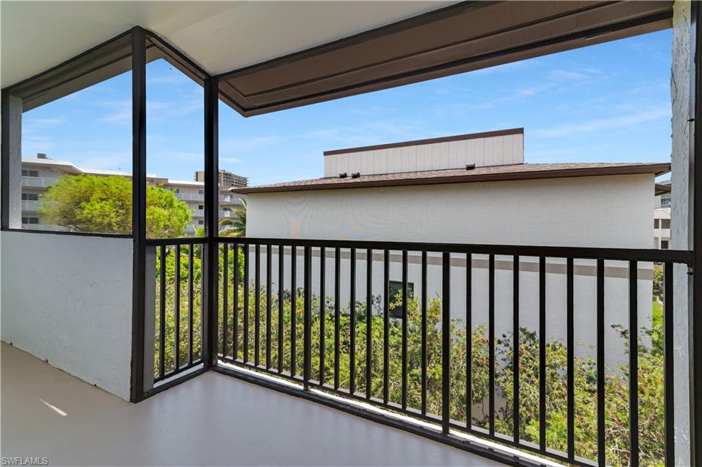 TOWN HOUSE SQUARE - Residential