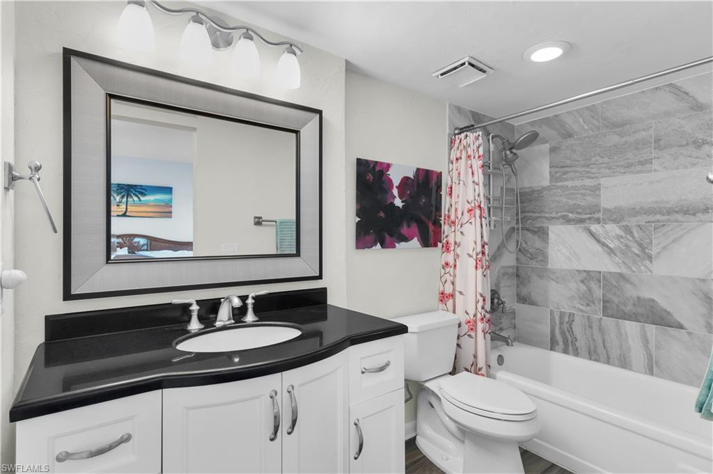 TOWN HOUSE SQUARE - Residential