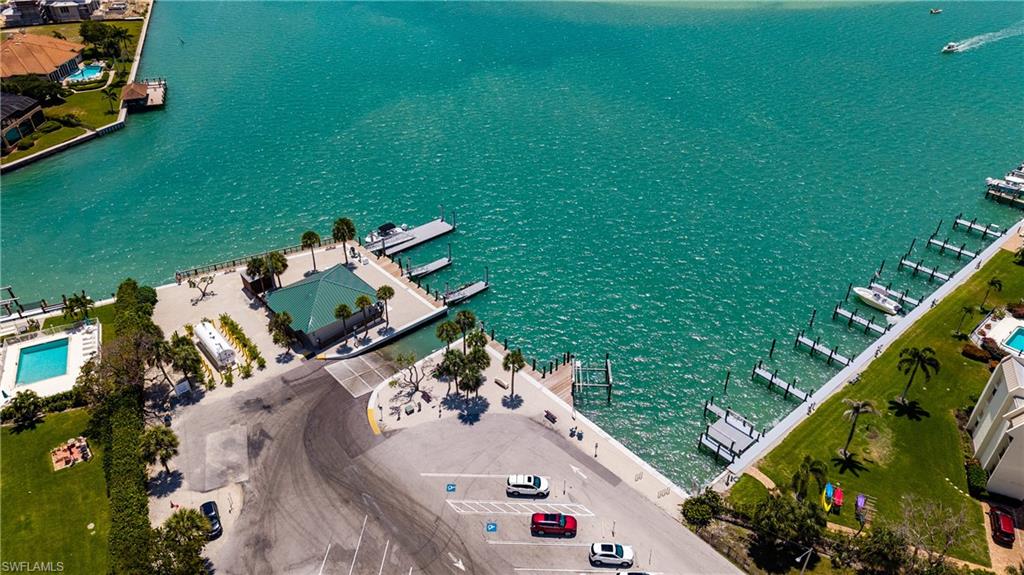 TOWN HOUSE SQUARE - Residential