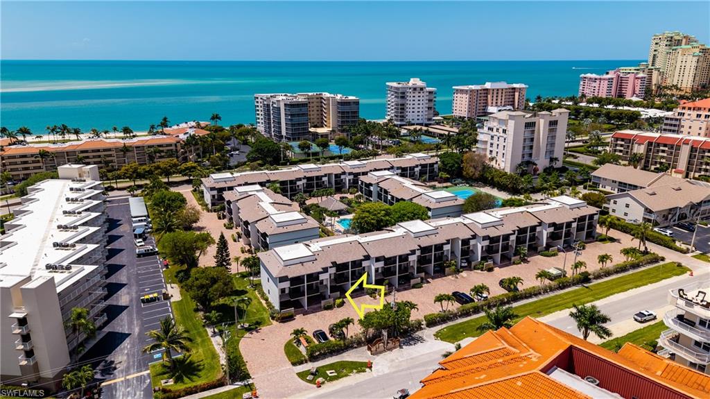 TOWN HOUSE SQUARE - Residential