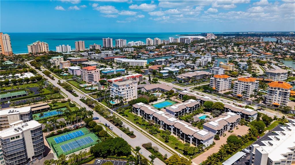 TOWN HOUSE SQUARE - Residential