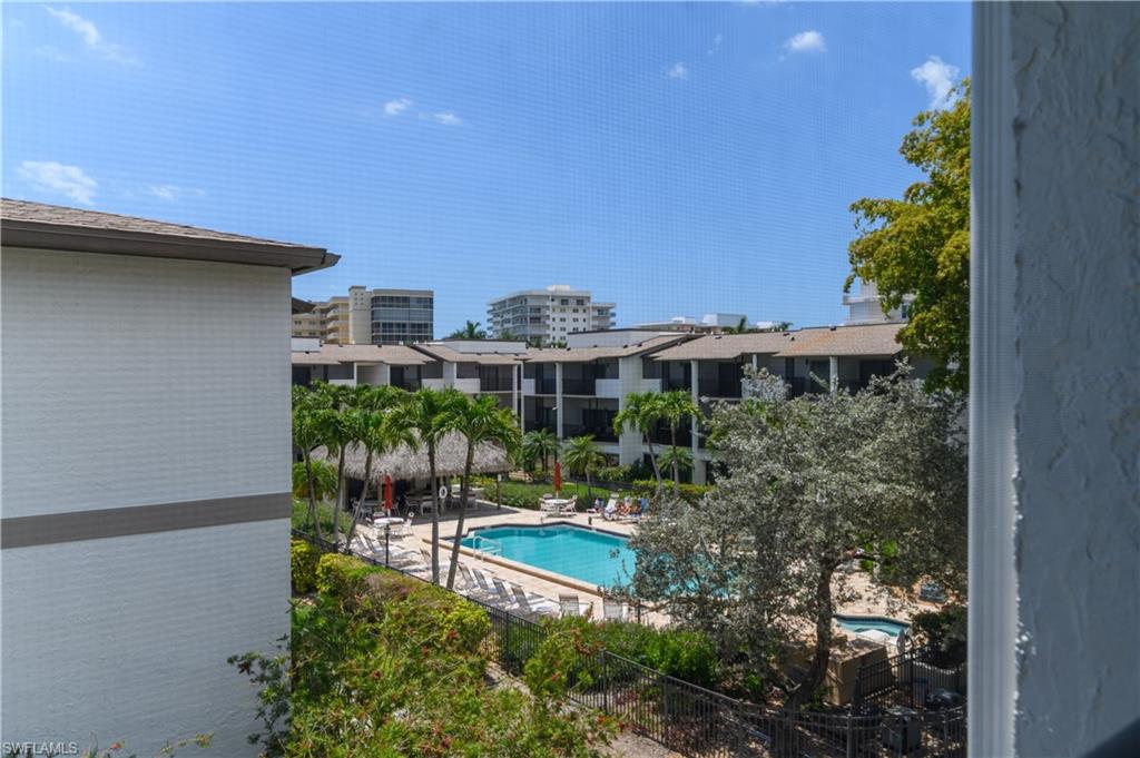 TOWN HOUSE SQUARE - Residential