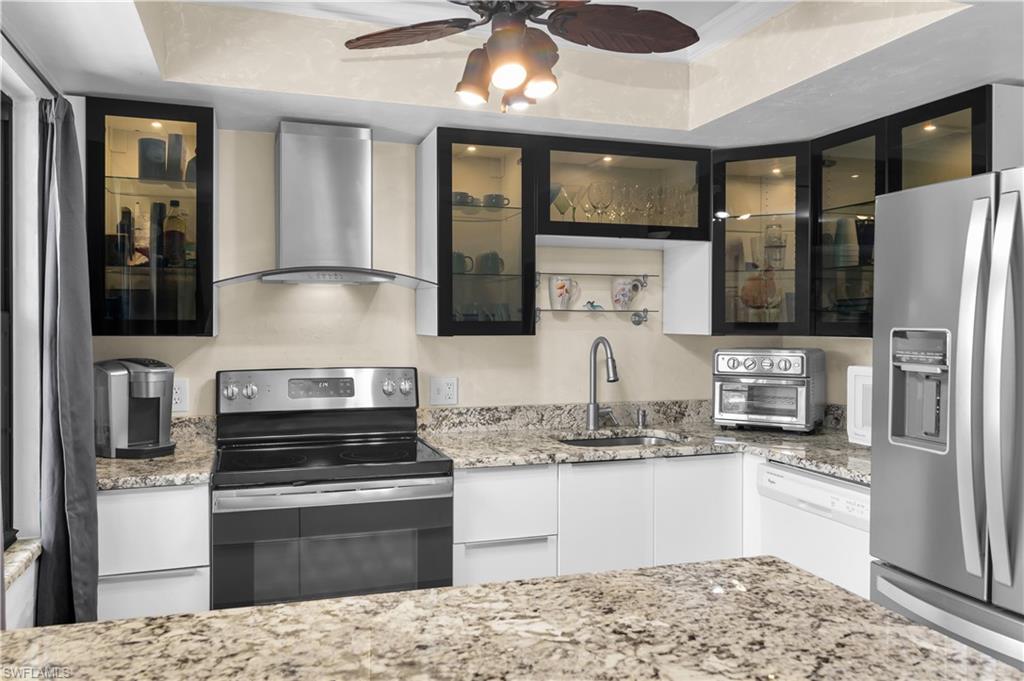 TOWN HOUSE SQUARE - Residential