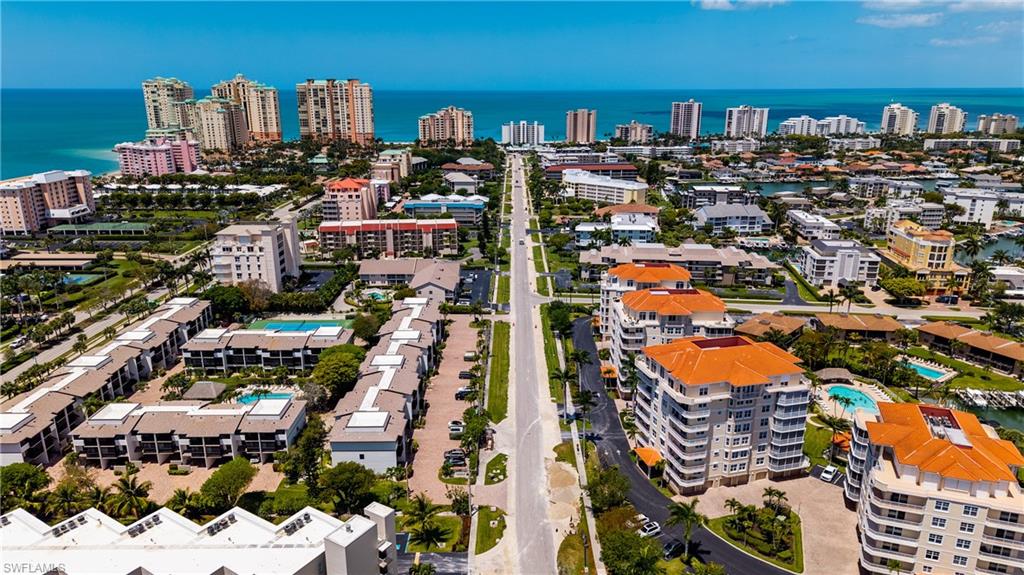 TOWN HOUSE SQUARE - Residential