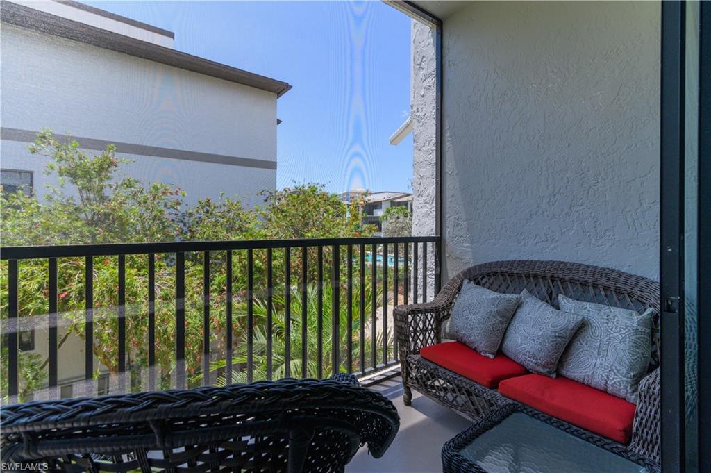 TOWN HOUSE SQUARE - Residential