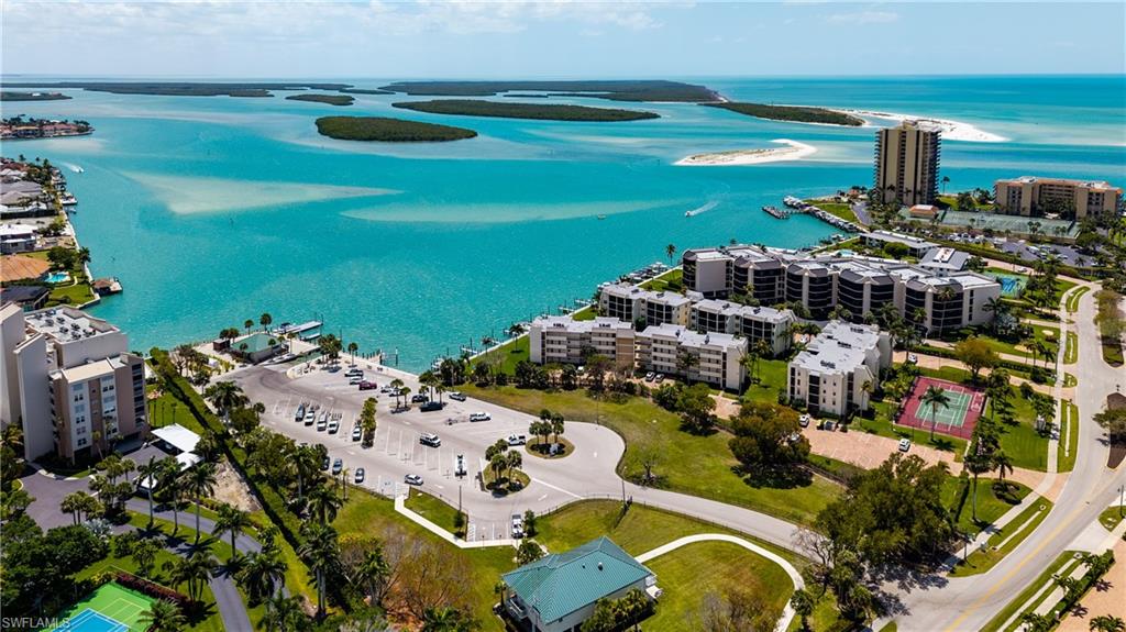 TOWN HOUSE SQUARE - Residential