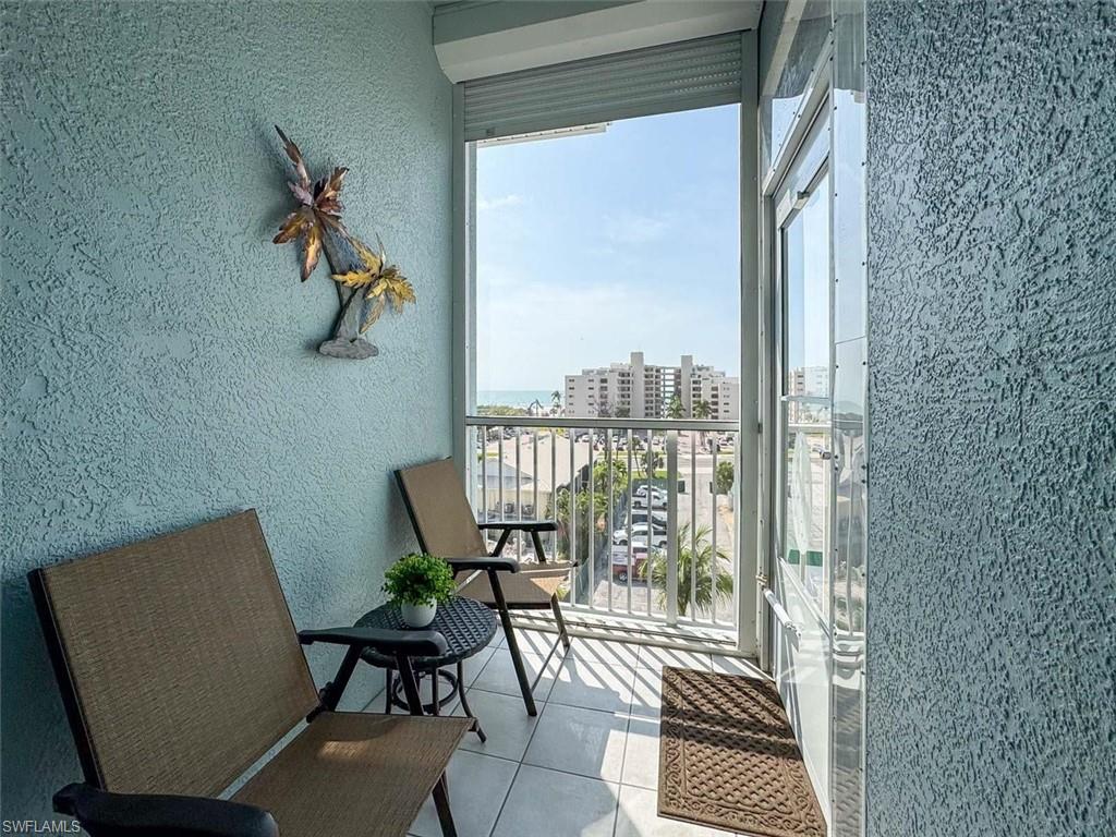 CAPTAINS BAY SOUTH - Residential