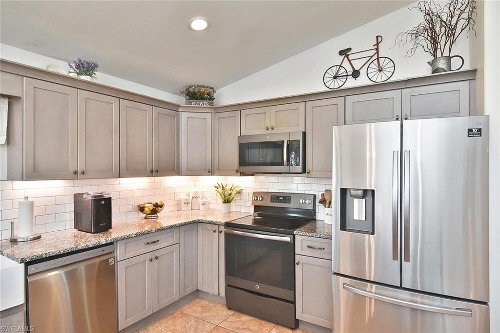 MIRROR LAKES - Residential