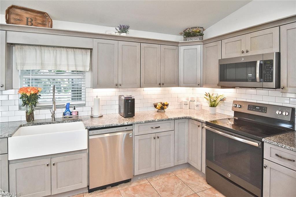 MIRROR LAKES - Residential