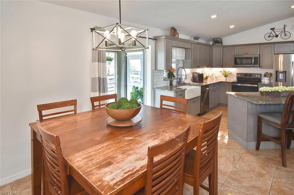 MIRROR LAKES - Residential